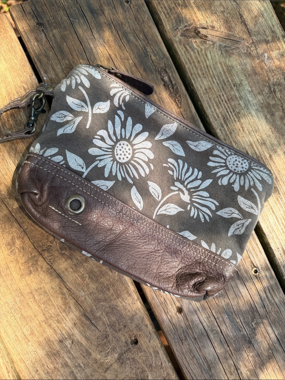 NWOT MYRA SUNFLOWER BAG POUCH